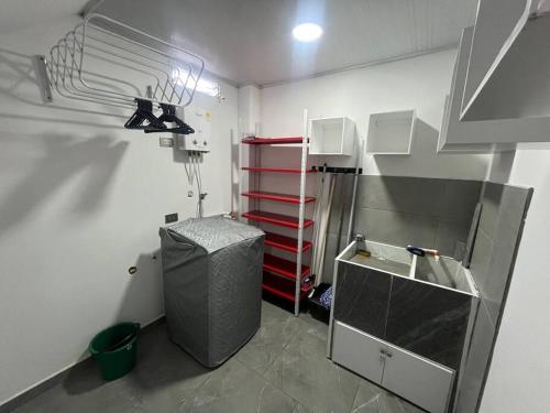a kitchen with a sink and a shelf in a room at Horizonte Azul Filandia in Filandia