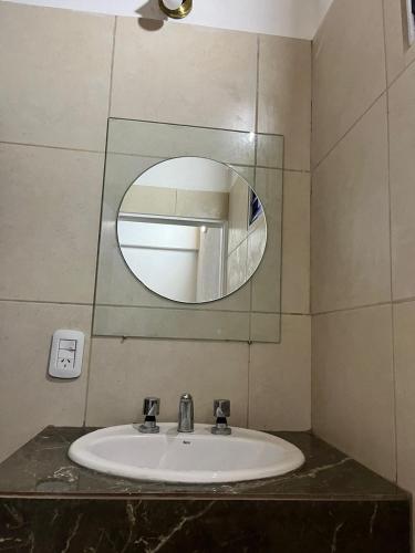 Ένα μπάνιο στο Cabañas Las Rosas