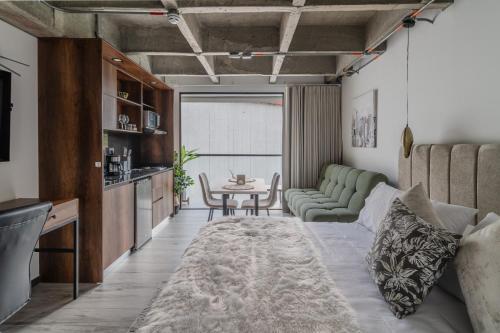 a living room with a bed and a table at Epic Suites x Ahead in Pereira