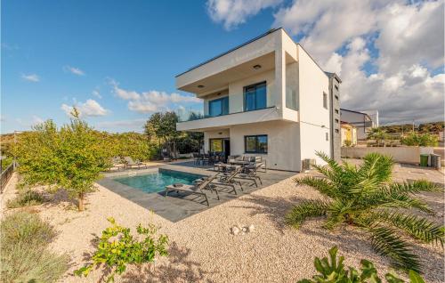 Beautiful Home In Mandre