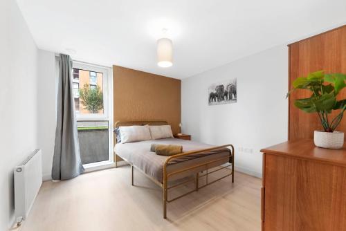 a bedroom with a bed and a window at Cosy Modern1 Bed Apartment, by Excel London, City Airport & O2 in London