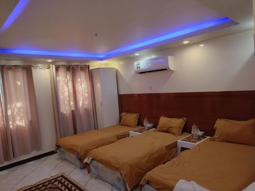 Postel nebo postele na pokoji v ubytování استراحة شرفة الواحةOasis Terrace Inn and Lounge