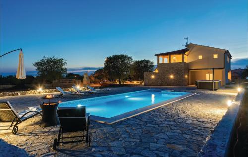 Πισίνα στο ή κοντά στο Amazing Home In Danilo