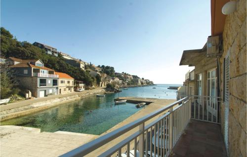 Φωτογραφία από το άλμπουμ του Two-Bedroom Holiday Home In Zavalatica σε Zavalatica