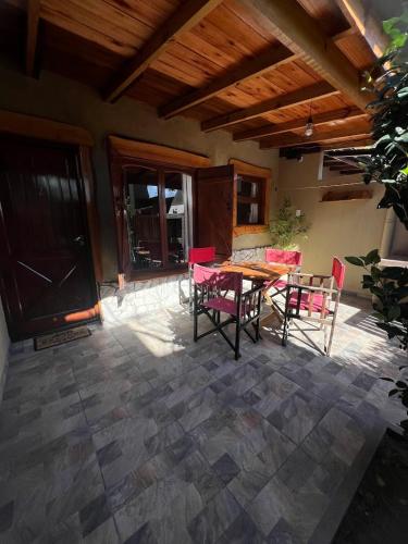 a patio with a table and chairs on a house at CABAÑAS MECHI in Mar del Plata