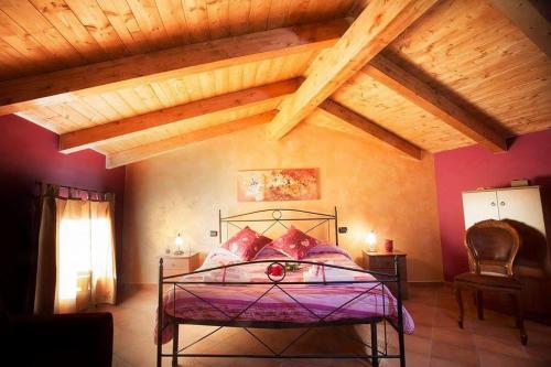 a bedroom with a bed and a wooden ceiling at Emme House Bed&Breakfast in Pontecorvo