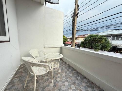 ระเบียงหรือลานระเบียงของ 10MIN 曼谷独栋Chatuchack,Kasetsart精品别墅 MYSTORY HOUSE
