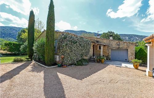 a stone house with trees and a garage at Stunning Home In Maubec With Wifi in Maubec