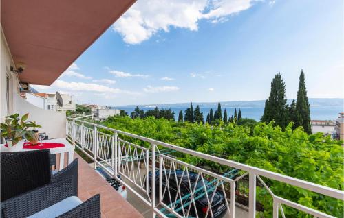 Gorgeous Apartment In Duce With Wifi