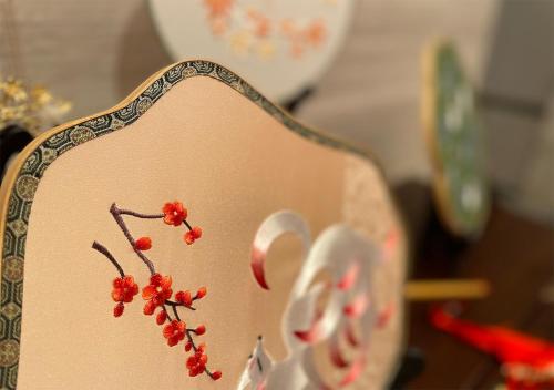 a close up of a mirror with red berries on it at 上海松江广富林宰相府酒店 in Songjiang