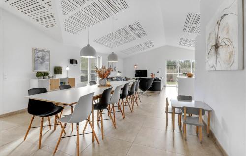 a kitchen and dining room with a table and chairs at Awesome Home In Blåvand With Sauna in Blåvand