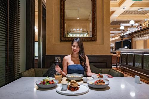 Makanan di atau berdekatan hotel