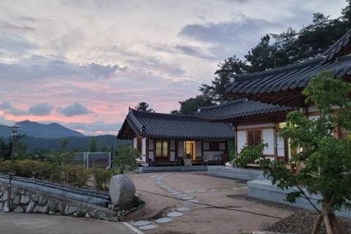 a building with a view of a mountain at Lee Cho Hanok in Gyeongju