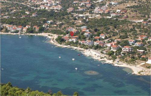 Two-Bedroom Apartment In Grebastica