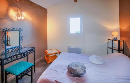 Ένα ή περισσότερα κρεβάτια σε δωμάτιο στο Gorgeous Home In Aubenas