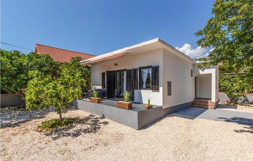 2 Bedroom Beautiful Home In Seline
