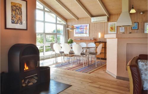Ruang duduk di Holiday Home Tingodden Hvide Sande Xi Dnmk