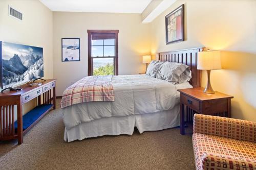 Voodi või voodid majutusasutuse Soaring Eagle 203 Next To Slopes Underground Parking Hot Tubs Locker toas