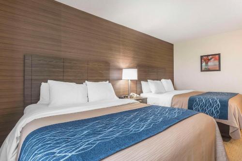a hotel room with two beds in a room at Comfort Inn in Lévis