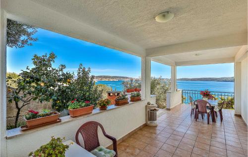 One-Bedroom Apartment In Seget Donji