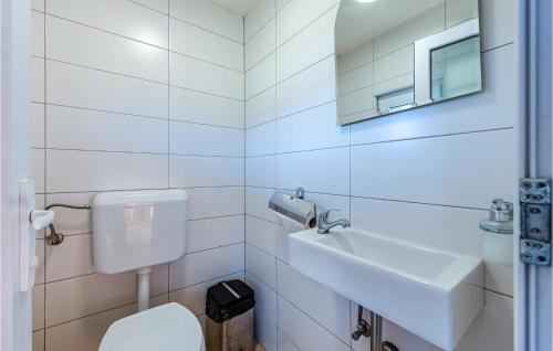 Ένα μπάνιο στο Stunning Home In Ornice