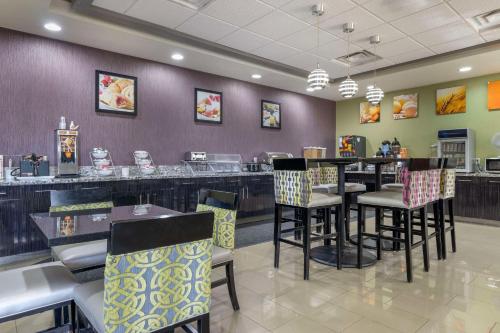 Εστιατόριο ή άλλο μέρος για φαγητό στο Comfort Inn & Suites Artesia