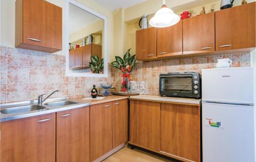 1 Bedroom Stunning Apartment In Rovinj