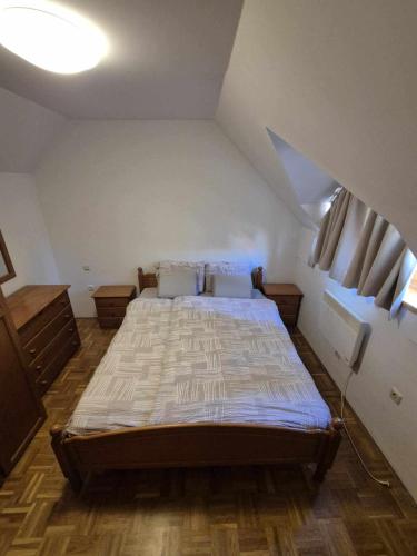 Giường trong phòng chung tại Marjetjca 40