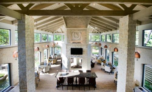 Et opholdsområde på Horseshoe Bay Resort