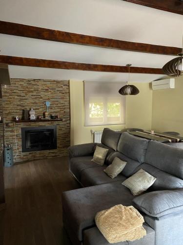 Villa Cedillo con piscina privada y barbacoa cerca Puy du Fou y Parque Warnerにあるシーティングエリア
