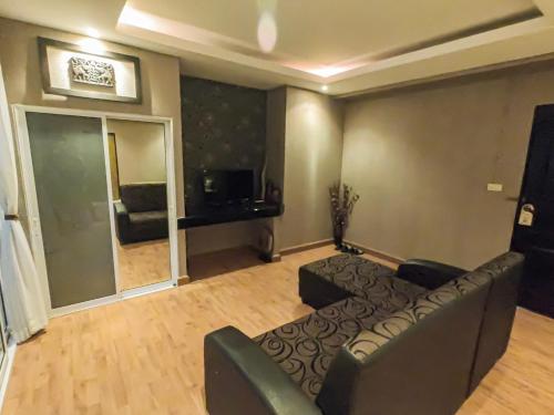 Ruang duduk di Inspire House Hotel