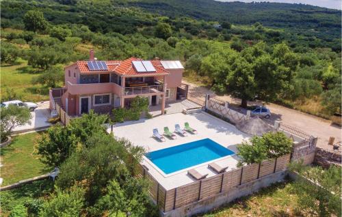Four-Bedroom Holiday Home In Tribunj