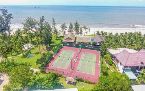 an aerial view of a house with a tennis court at Sun House -Villa Sealink Phan Thiết - Mũi Né in Phan Thiet