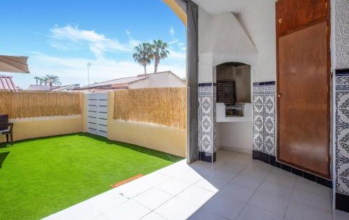 Bungalow moderno con terraza privada y BBQ a 5 min de la playa