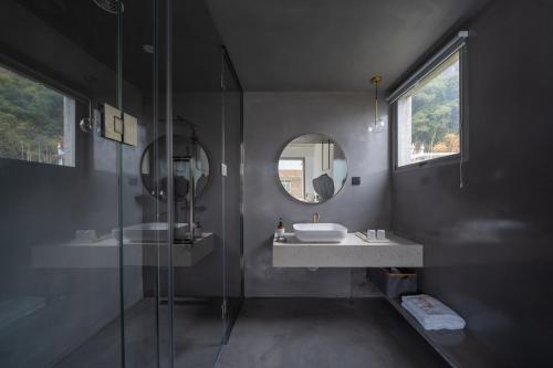 Ein Badezimmer in der Unterkunft Geemu Resort Yangshuo