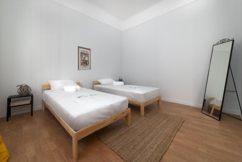 Thissio Getaway 2BA next to Athens ancient market