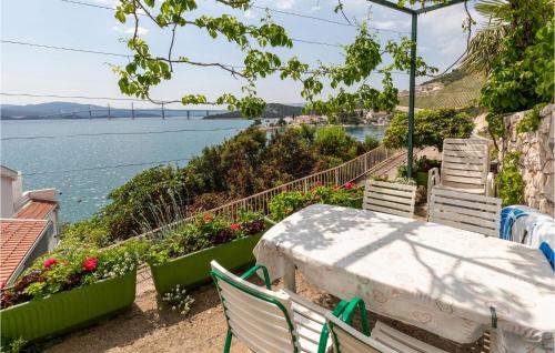 Beautiful Apartment In Klek With Wifi