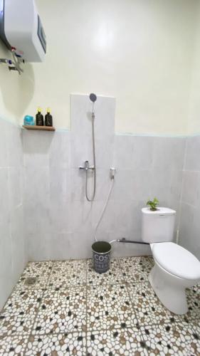 Ένα μπάνιο στο Juliana HomeStay