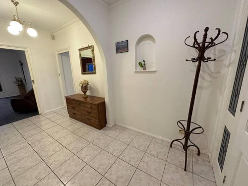Galeriebild der Unterkunft 6-BR house in prime location with fantastic views in Sandy Bay