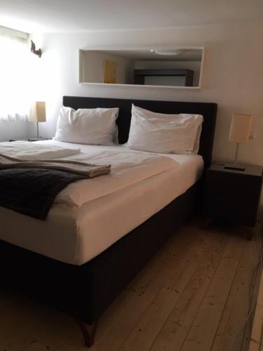 a bedroom with a large bed with white sheets and pillows at Deluxe Apartment Sonnleitner - ADULTS ONLY in Furth