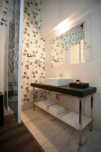 a bathroom with a sink and a mirror at Alhambra Suites in Madrid