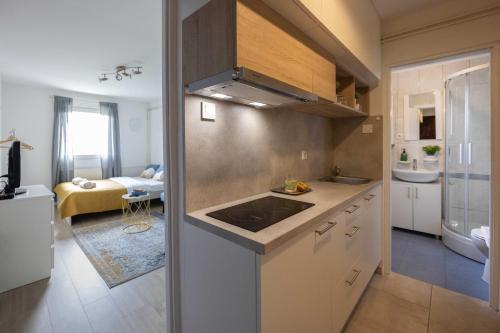 Kuchyňa alebo kuchynka v ubytovaní Modern studio near City Center