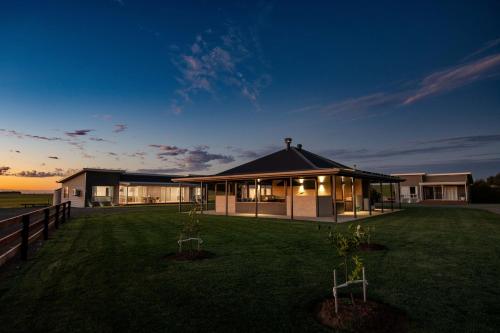 a house with a large yard with a fence at Kilsby Sinkhole & Accommodation in Mount Schank