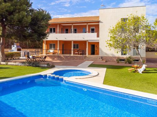 Acogedora Villa en Alicante con piscina & barbacoa