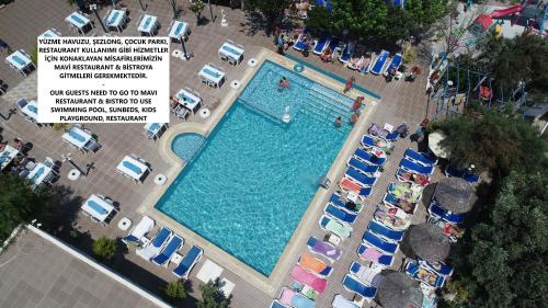 Бассейн в Mavi Restaurant & Apartments 1 или поблизости