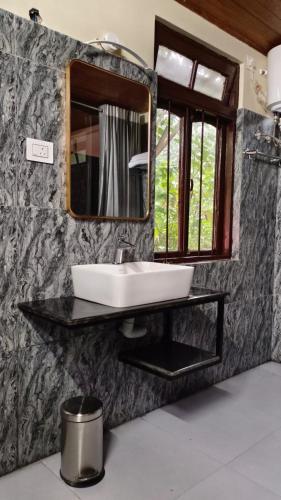 Koupelna v ubytování Aam's Courtyard