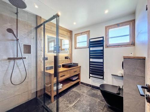 a bathroom with a shower and a sink at Chalet de charme - vue panoramique in Combloux