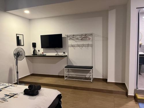 Телевизор и/или развлекательный центр в Hotel Lavie at Centrum