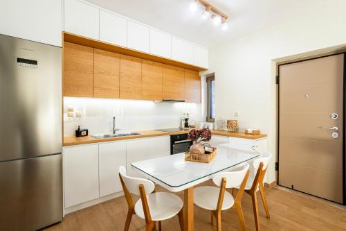 Una cocina o zona de cocina en Verga Paradise Nest - A Blissful Hideout