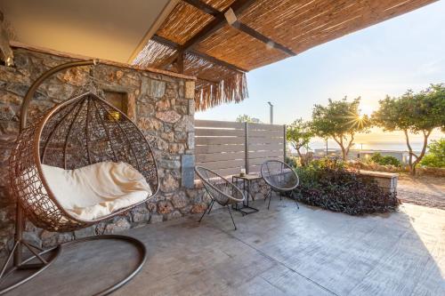 Un balcón o terraza de Verga Paradise Nest - A Blissful Hideout